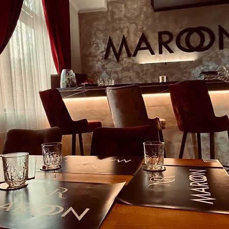 Maroon Pension Пьештяни Экстерьер фото